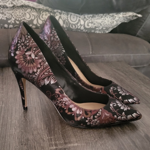 Aldo Printed Pumps - Picture 2 of 7